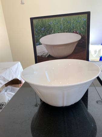 Mikasa Serving Bowl 1