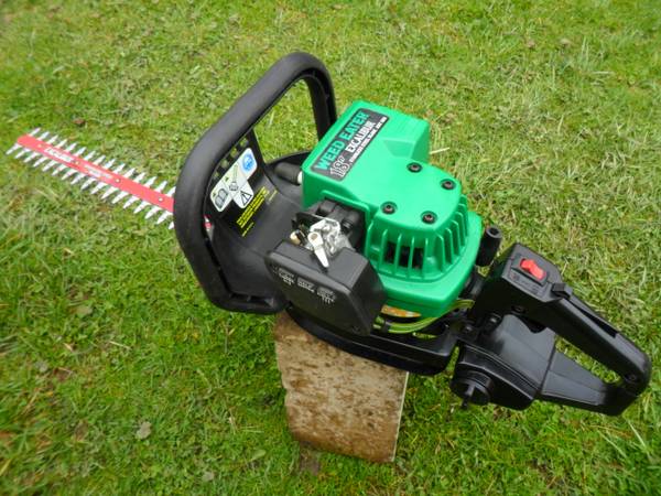 Weed eater brand Excalibur 18" stainless steel gas hedge shrub trimmer 1