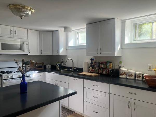 $2,100 / 2br - Quinnipiac Ave🧡2 BR+ Oficina en 2 Niveles, L/A, Estacionamiento, Gato Permitido! 11/1 (529 Quinnipiac Ave)64010165126785121