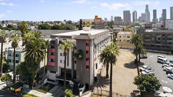 $1,350 / 500ft2 - Beautiful and Bright Studio Apartments for Rent! (334 S. Westlake Ave.)63700996551299122