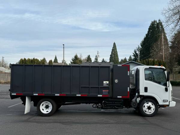 2017 Chevrolet Comm - Photo 7