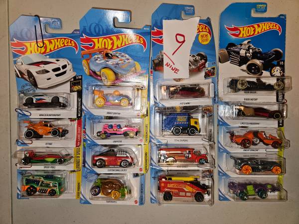 16 Hot Wheels, most pre-2021. Set # 9 1