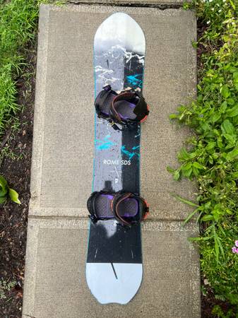 Rome Snowboards 'Blur 156' and Bataleon Astro M/L bindings