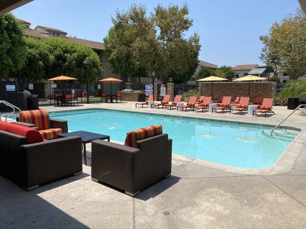 $2,330 / 1br - 625ft2 - Covered Parking, Dishwasher, Central Heat63800474472321124
