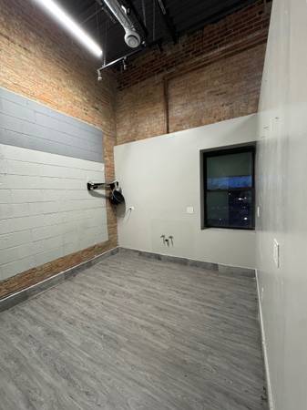 $535 / 110ft2 - Just available!  Corner Private Locked Studio62 Suites, one with sink (Chicago, South Side Woodlawn, East Englewood Washington Park)63898858535170124