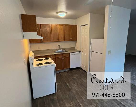 $1,400 / 2br - 12 Mins to Downtown Portland + Holly Farm Skate Park, Updated Carpet (Portland)63956785308163120
