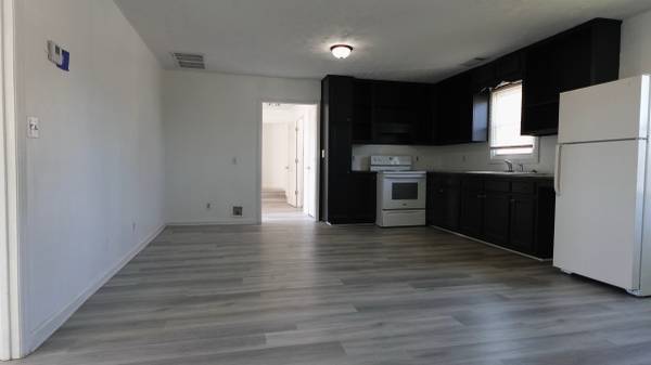 $1,600 / 2000ft2 - OFFICE SPACE LIVEABLE Commercial Property 5 rooms  2000sqft (Cumming)63440785035395121