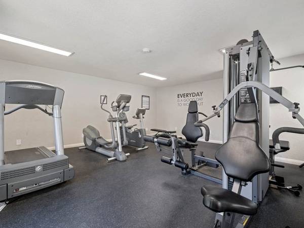 $1,850 / 2br - 895ft2 - Mascotas permitidas, patrulla nocturna, estufa de gas (West Ave I Lancaster, CA)63818753488513124