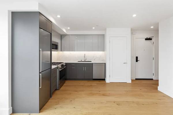 $1,720 / 1br - 510ft2 - Modern SF Apartment w/ Balcony + In-Unit Laundry (mission district)63888990139779122