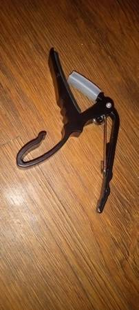 Guitar capos.Used but in very good,like new condition and working perf 1