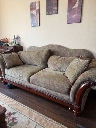 Free sofa set 1