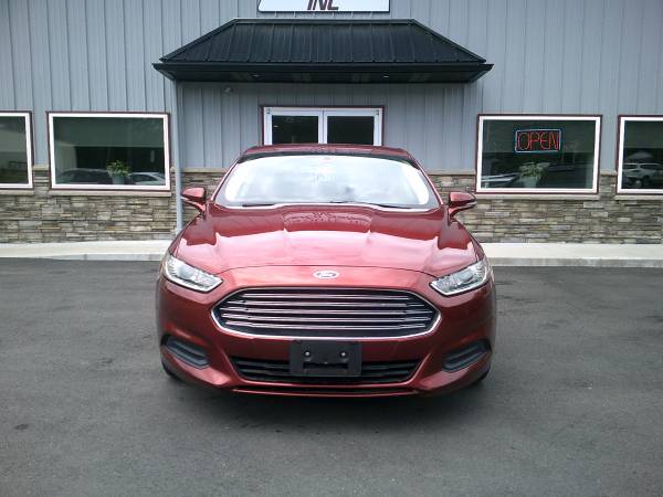 Ford Fusion SE Bluetooth, entrada auxiliar, automóvil limpio y confiable **1 año de garantía** - $6.995 (**Garantía nacional de 1 año/12.000 millas**)63437569683715121