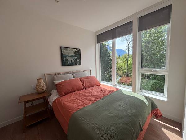 Fully Furnished 2 Bedroom, 2 Bathroom Condo – #502 1504 Redbridge 5