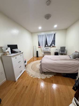 Large Room in 2BR Williamsburg Apartment October 1st 1