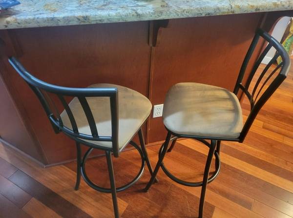 Two pack 28 inch bar stools for sale 1