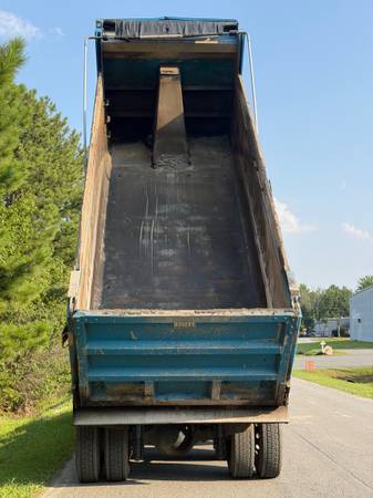 2019 Volvo VHD Quad Axle - Photo 13