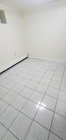 $1,200 / 1br - APARTAMENTO DE UN DORMITORIO (Nivel Inferior) (CAMBRIA HEIGHTS)63684781223427122