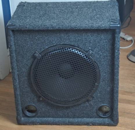 1x15 Bass Cabinet (Carvin PSC15 speaker). 1