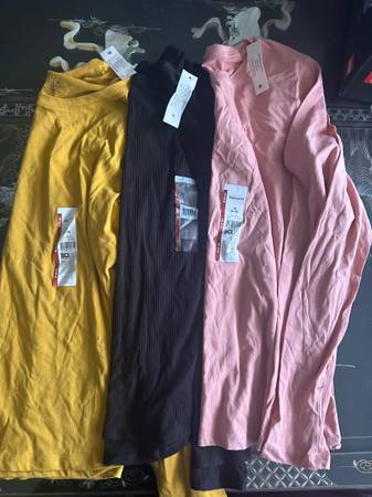 3 Long sleeve top medium size 1