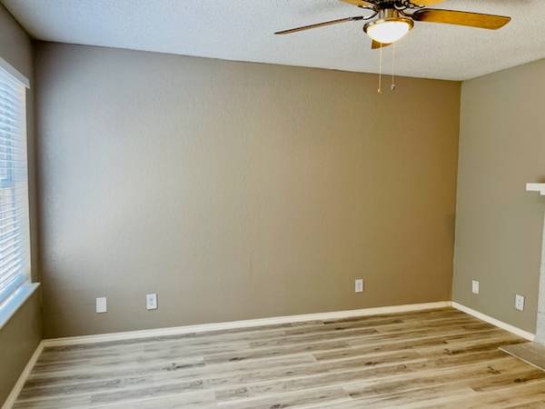 $1,125 / 1br - 652ft2 - Enclavado en la naturaleza, esperándote (1455 N. Perry Rd, Carrollton, TX)63867602477825121