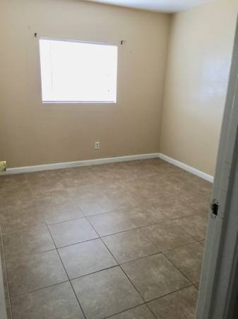 $1,100 / 2br - 822ft2 - 2 Dormitorios Remodelados 1 Baño (Las Vegas)63859501924865124