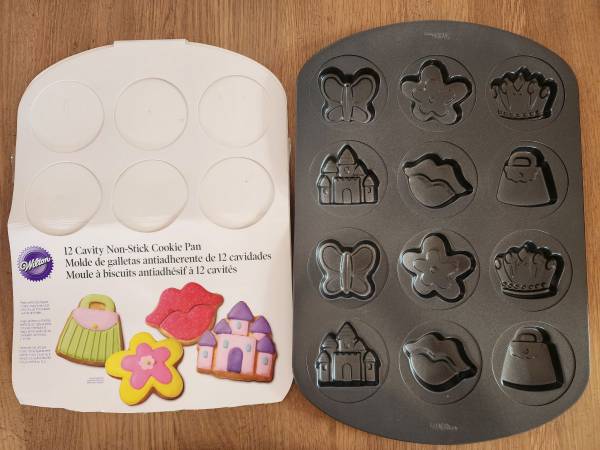 Wilton 12 Cavity Non-Stick Cookie Pan 1