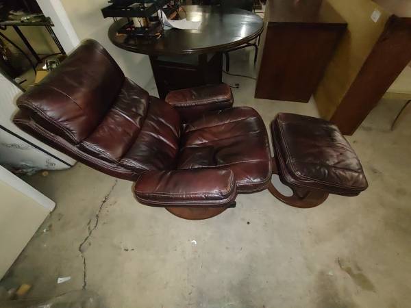 Leather Arm Chair with Ottoman - $200 (Colorado Springs)62940364392705121