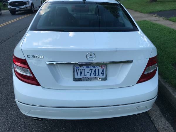 2009 Mercedes’ Benz C300 - $5,00063616439718657123