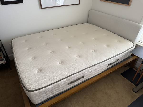 Avocado Queen Green Mattress 1