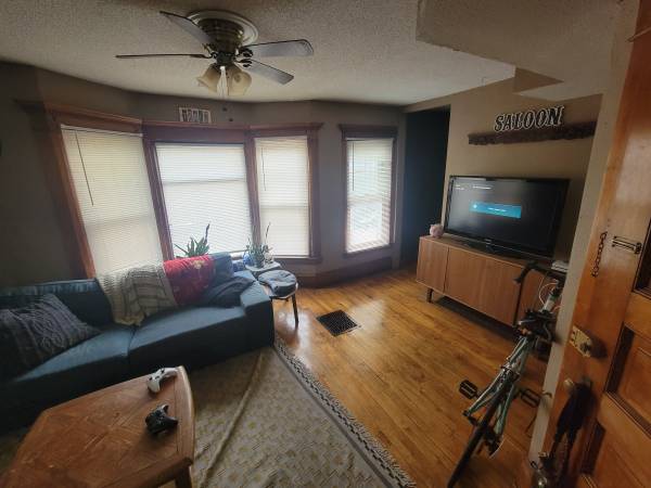 $1,150 / 2br - 2 bed/ 1 bath unit located in Stadium Village!! (Minneapolis)63868701989377121