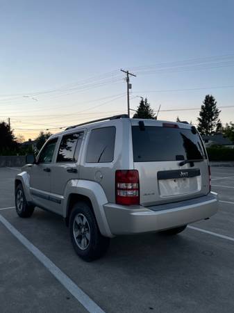 2008 jeep liberty - $3,700 (Everett)63473473340673124