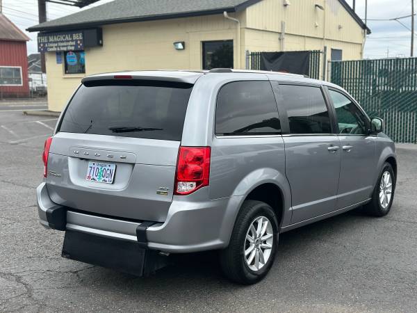 2019 Dodge Grand Caravan SXT - CARGA TRASERA / ¡SOLO 43,000 MILLAS! - $34,991 (Van para silla de ruedas en Beaverton)63441451169921124