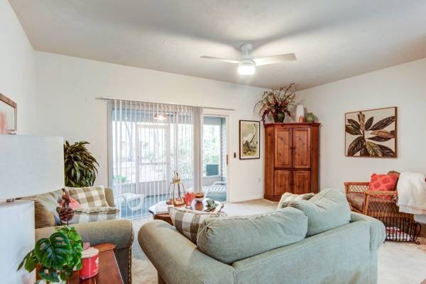 $1,889 / 2br - 2 Bedroom, 2.5 Bath Townhome Available (5333 SW 75th Street, Gainesville, FL.)63823035396609123