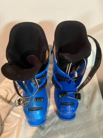 ~*~DOWNHILL SKI BOOTS ~*~ 1