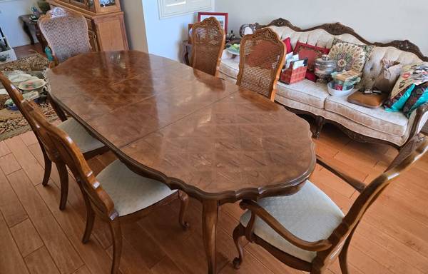 Dining Table Set (Table + 6 Chairs) – Good Condition 1