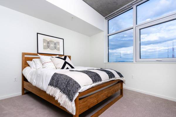 $2,719 / 730ft2 - On-Demand Espresso Machine, Library and Business Center (Capitol Hill, Seattle)63808131056001120