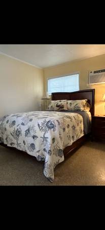 $1,650 / 1br - 750ft2 - Charming Cottage Rental on the Indian River in Downtown Jensen Beach (Jensen Beach)63799961715073121