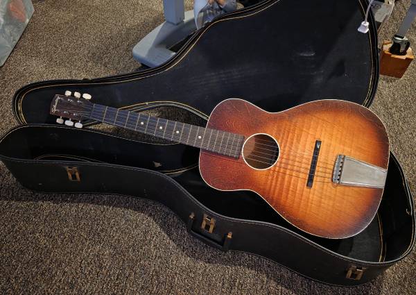 Vintage Silvertone Acoustic Parlour Guitar 1