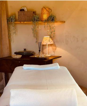 The best gift for you: a relaxing massage. 1