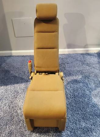 2005-2010 Honda Odyssey Second Row Jump Seat OEM Middle Seat Center Be 1