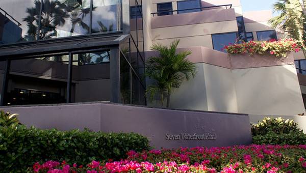 STOP Browsing – you Found your perfect coworking desk in Honolulu! 1