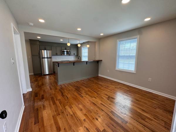 $1,375 / 1br - 660ft2 - Charming Bungalow for Rent (Bristol, Tennessee)63840115352705121