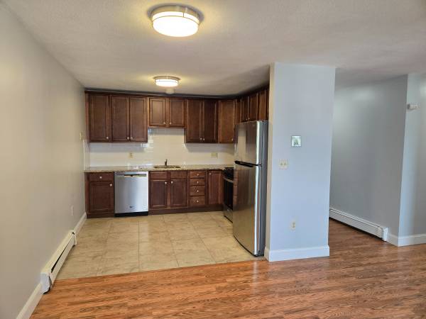 $2,750 / 2br - 800ft2 - NO FEE! Granite, Stainless! PARKING! Laundry! Walk to Tufts, Clean! (Medford)63620219513601122