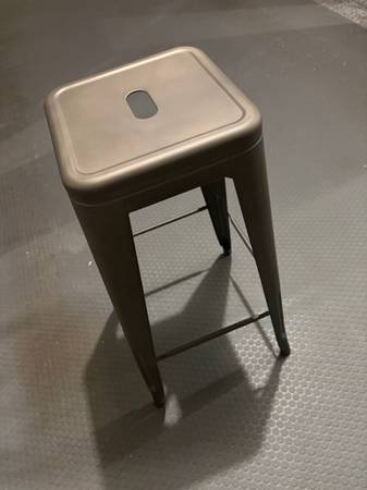 4 stackable metal barstools, like new 1