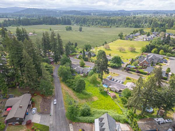 $210,000 / 11760ft2 - Small-Town Charm Meets Big Potential! (Stayton)64151650337921124