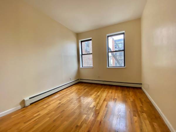 $3,100 / 1br - Williamsburg - Large 1 bedroom - No fee - King size bedroom (Williamsburg)63661222208385123