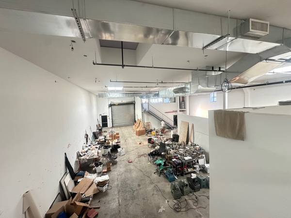 $15,000 / 6800ft2 - Newly renovated warehouse on Huron St. 22 ft ceil. drive in , hvac (Greenpoint)63930273846403124