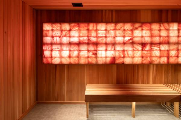 $1,902 / 537ft2 - Large Studio on Top Floor - Lots of light and an Onsite Spa! (Portland)64038884553346121