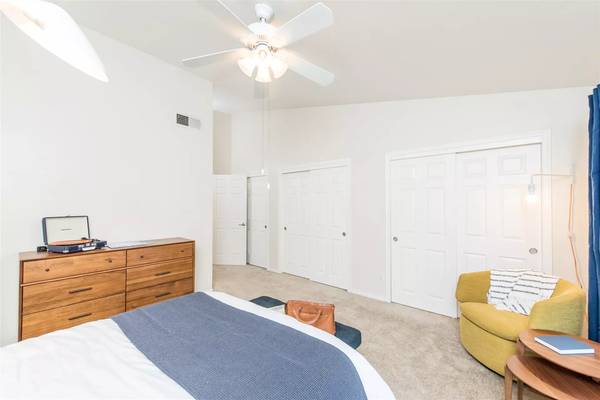 $1,820 / 1br - 832ft2 - Beyond Four Walls: A Place to Truly Call Home! (Fresno - Fresno)63798509382529123