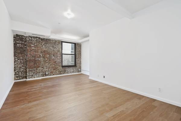 WILLIAMSBURG OFFICE  — NO FEE — BY OWNER — UTILITIES + INTERNET INCL 1